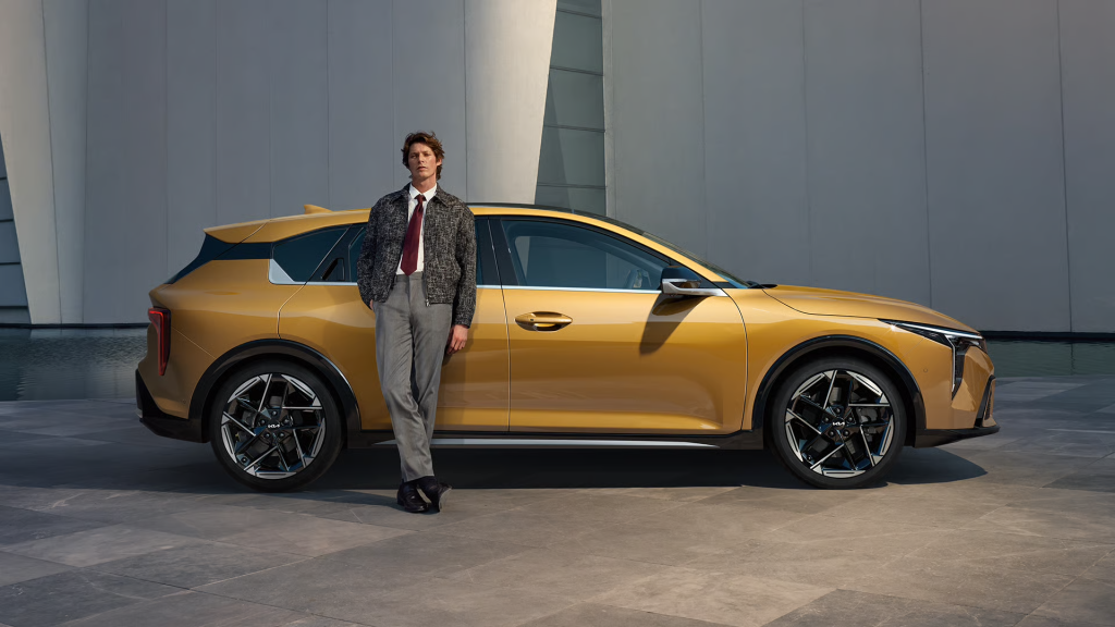 kia-Cardroom-k4-gtl-my26-side-profile