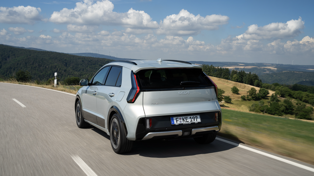 Nowa Kia Niro back 2027 dynamic Kia Car-droom Warszawa